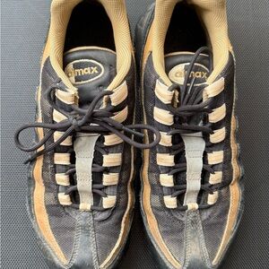 Nike Men’s Black and Tan/Beige Air Max Sneakers